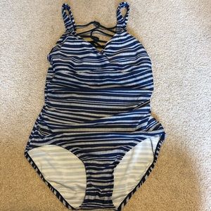 Women’s swim suit